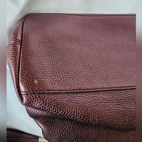 GUCCI EUC Hobo leather with metal chain & tassel - Picture 11 of 17